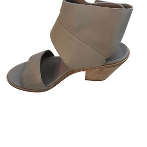 Eileen Fisher Women's Gray Leather Sandals